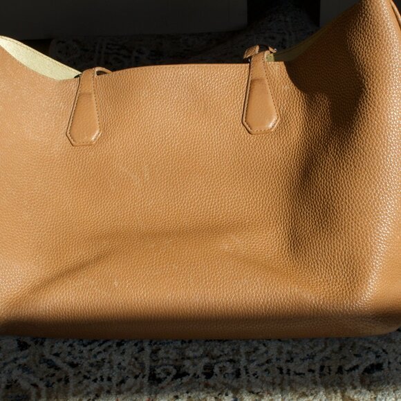 Tory Burch Tote Leather USED Gold Lining Visible Wear and Tear, In and Out - Picture 9 of 10